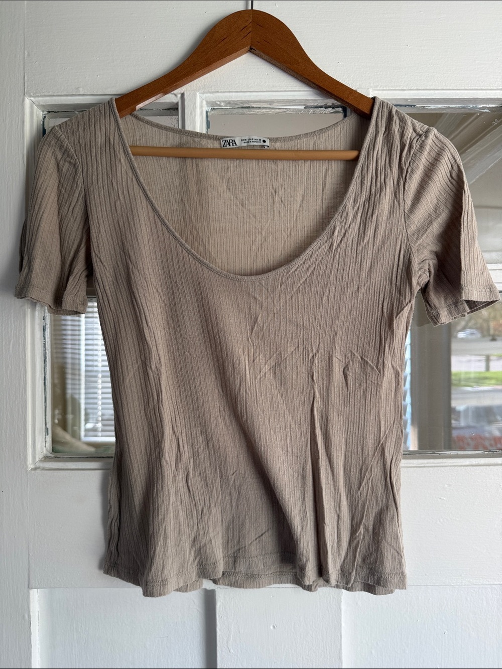 Zara Short Sleeve Ribbed Scoop Neck Tee in Taupe